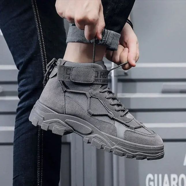 Botas Tácticas Hombre 2025 ligeras y antideslizantes, cuero genuino, diseño moderno y funcional, ideal para actividades al aire libre.