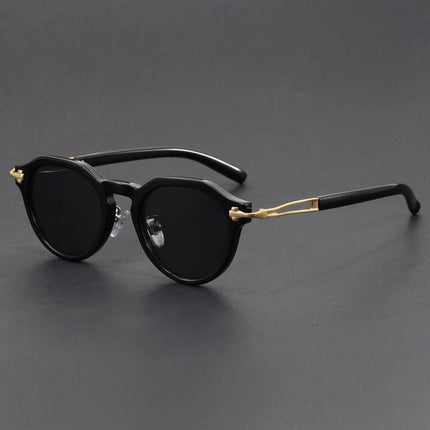 Anteojos de sol vintage Dylan, negros con detalles metálicos dorados, estilo retro moderno, lentes degradé, unisex.