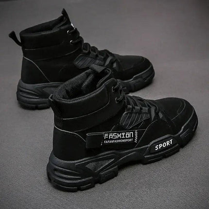 Botas AlphaTrek negras de cuero para hombre, estilo urbano militar con suela plataforma robusta, ideales climas fríos.