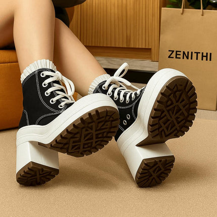 Bota alta negra para mujer, estilo streetwear, plataforma resistente de lona, ideal para moda urbana en Argentina.