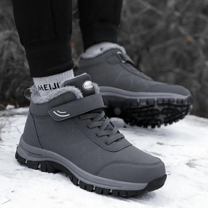 Botas de nieve grises impermeables de mujer, suela antideslizante y forro cálido, ideales para climas fríos.