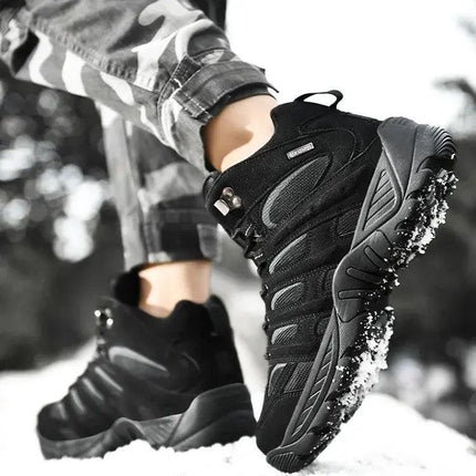 Botas DesertX negras para hombre, ligeras y tácticas, para terrenos con nieve y actividades al aire libre.
