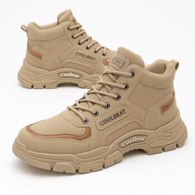 Botas Urban Trek Hombre color beige, suela antideslizante, material sintético, ideales para ciudad y aventura.