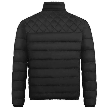Campera negra ComfortFit Hombre, algodón térmico, diseño liviano sin capucha, cuello alto, ideal para otoño e invierno.