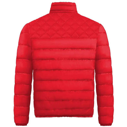Campera ComfortFit hombre roja, cuello alto, algodón térmico, ideal para días frescos de otoño e invierno.