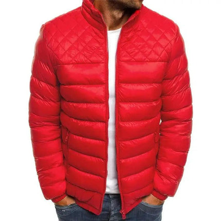 Campera ComfortFit hombre rojo, algodón térmico, cuello alto, diseño liviano para otoño e invierno.
