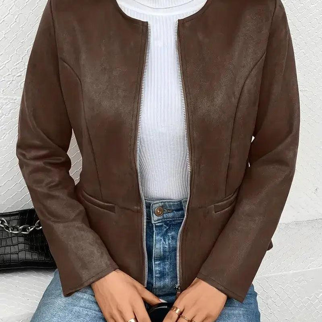 Campera Daniela marrón de cuero para mujer, estilo casual, con cierre frontal. Ideal para otoño e invierno en Argentina.