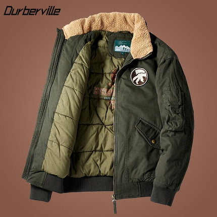 Campera Outwear Bombard de algodón verde para hombre, estilo aviador, abrigada con interior acolchado y cuello de corderito.
