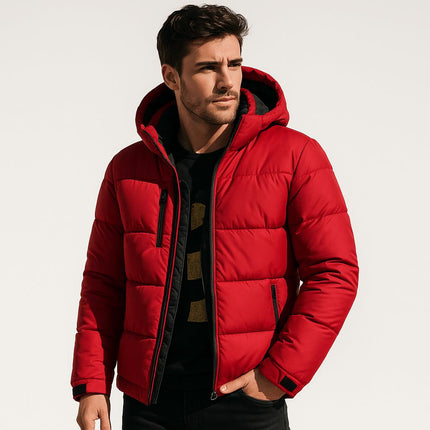Campera térmica roja para hombre con relleno de plumón y capucha desmontable, diseño urbano y moderno.