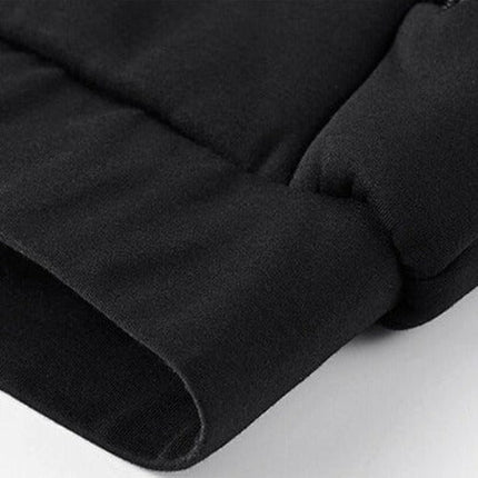Detalle del puño del pantalón forrado en sherpa negro, conjunto de buzo para hombre, ideal para invierno y días fríos.