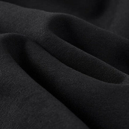 Tela negra de buzo y pantalón forrado de sherpa suave, ideal para el invierno, dirigido a hombres en Argentina.