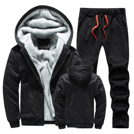 Conjunto de buzo y pantalón polar negro para hombre, con capucha forrada, ideal para invierno, estilo moderno y cómodo.