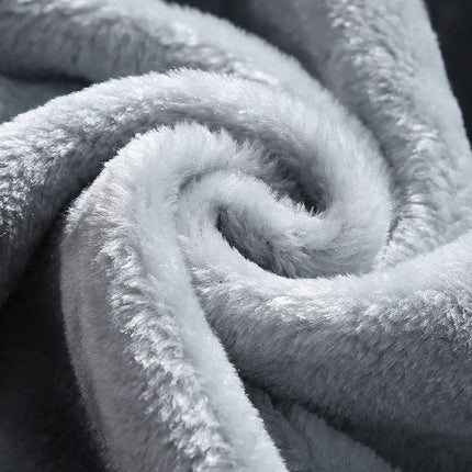 Tela polar suave y abrigada en color gris, ideal para conjuntos de buzo y pantalón para hombre en invierno.
