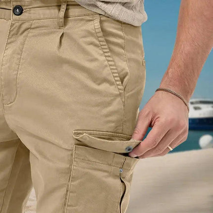 Pantalones deportivos versátiles color beige para hombre, con bolsillo y diseño casual en playa, algodón duradero.