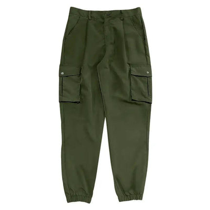 Pantalones deportivos verde oliva para hombres, confeccionados en algodón, estilo casual con bolsillos cargo.