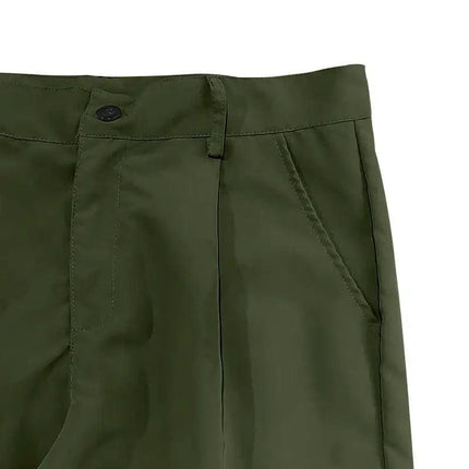 Pantalones deportivos verde oliva para hombres, fabricados en algodón, ideales para actividades al aire libre y uso diario.