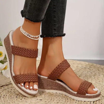 Sandalia Easy Step Mujer marrón, de cuña liviana y diseño abierto, ideal para el verano, estilo cómodo y moderno.
