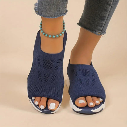 Sandalia Verano Fit azul, mujer, tejido transpirante, diseño con cuña mediana, ideal para verano, comodidad y estilo.