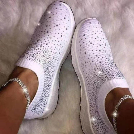 Zapatillas urbanas blancas con glitter para mujer, diseño ergonómico, ideales para comodidad diaria y estilo.