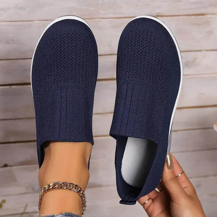 Zapatillas Confortplus azul marino para mujer, tejidas, cómodas y sin costuras visibles, ideales para uso diario.