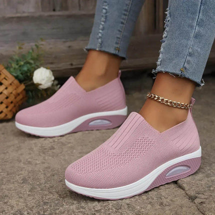 Zapatillas Confortplus rosa para mujer, material tejido flexible, suela ergonómica, ideales para comodidad diaria.