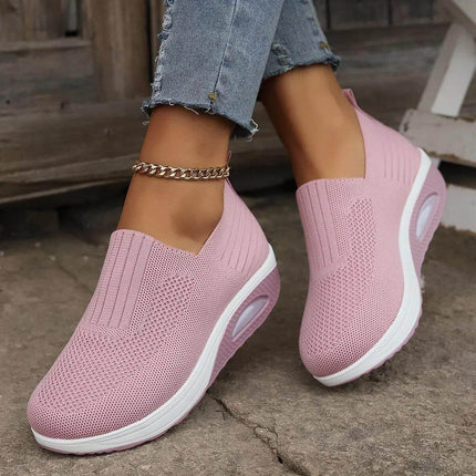 Zapatillas Confortplus rosas para mujeres, diseño sin cordones, con suela antideslizante y tejido transpirable.