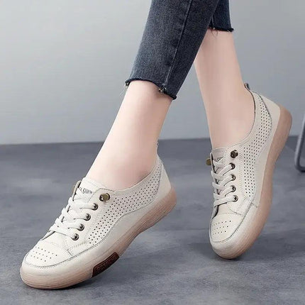 Zapatillas de cuero genuino beige para mujer, diseño perforado y flexible, ideales para verano, Terra Soft.