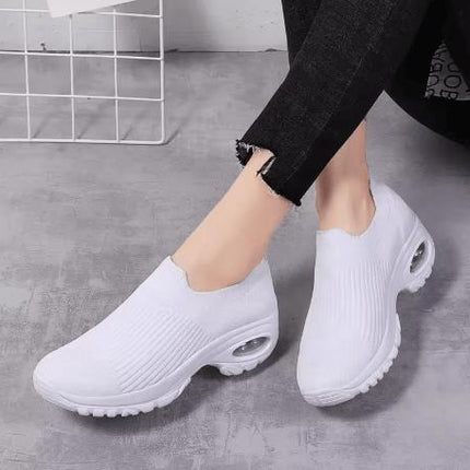 Zapatillas blancas Hina Mujer con plantilla confort y diseño ergonómico para impacto, ideadas para comodidad diaria.
