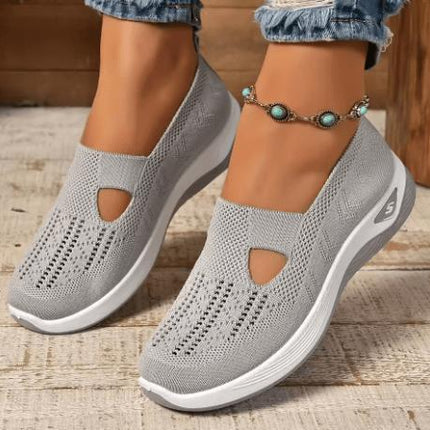 Zapatillas Merceditas gris para mujer con suela anatómica y plantilla Gel Comfort, diseño ergonómico ideal para soporte.