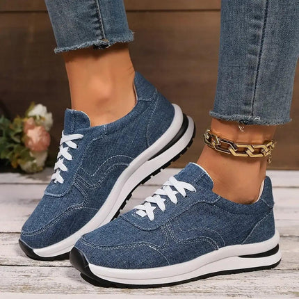 Zapatillas Mujer denim color índigo, estilo casual, suela cómoda, ideales para uso diario y combinar con jeans.
