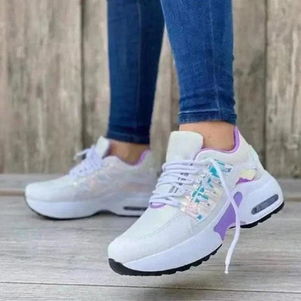Zapatillas Zenithi Flow de mujer, blancas con detalles lilas, diseño urbano y liviano para estilo y comodidad diaria.