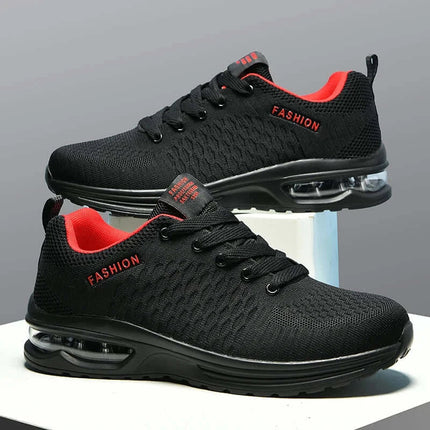Zapatillas running para hombre, color negro con detalles rojos, resistentes y livianas.
