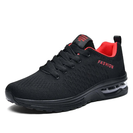 Zapatillas running negras y rojas para hombre, material textil resistente, diseño liviano, ideales para deporte.