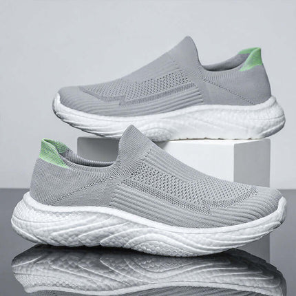 Zapatillas casuales de mujer grises transpirables y ligeras con detalles verdes, ideales para comodidad diaria.
