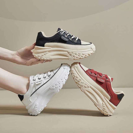 Zapatillas con alza de suela gruesa en colores negro, blanco y rojo para adultos, tejido suave y elegante.
