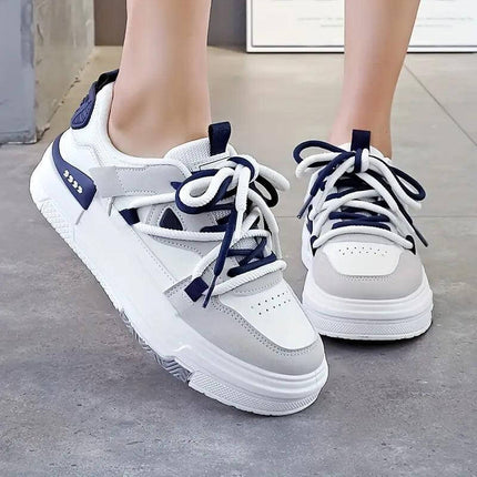 Zapatillas Golden Mujer Confort Gel blancas con detalles azules, diseño ergonómico y suela antiimpacto para mayor confort.