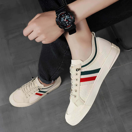 Zapatillas casuales Premium Madrid para hombre, color beige, con costuras a mano, estilo europeo y detalles en rojo y verde.