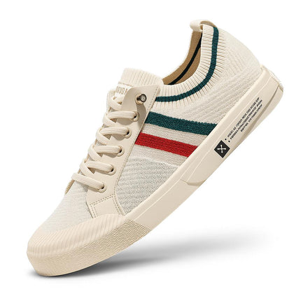 Zapatillas Premium Madrid de algodón beige con franjas verde y roja, diseño casual para hombres elegantes.
