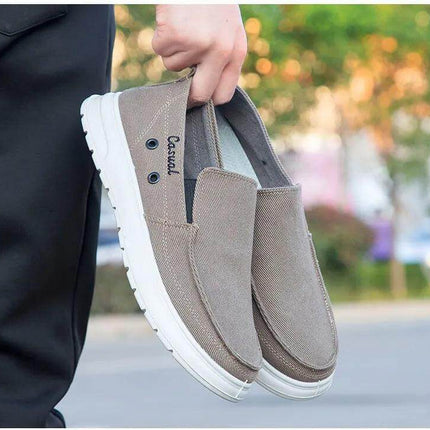 Zapatos de lona casual beige para hombre, suela blanca, ideales para caminar en verano.